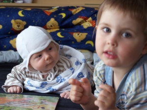 ein Bild von Felicitas mit ihrem Bruder Elias